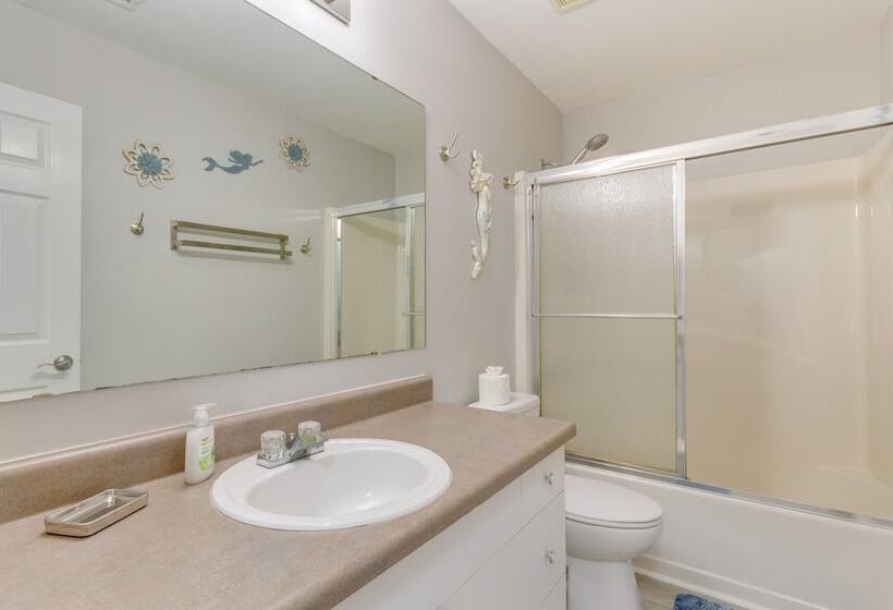 Fenced & Private Backyard: Navarre Retreat