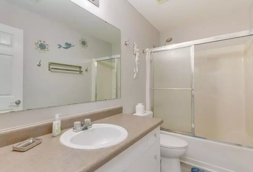 Fenced & Private Backyard: Navarre Retreat