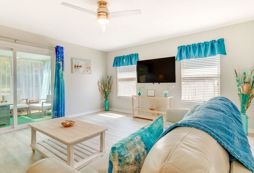 Fenced & Private Backyard: Navarre Retreat