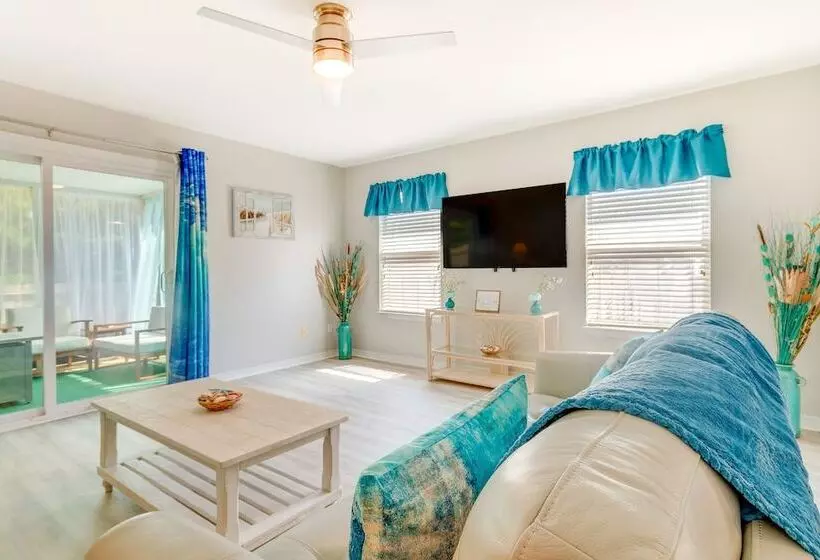 Fenced & Private Backyard: Navarre Retreat