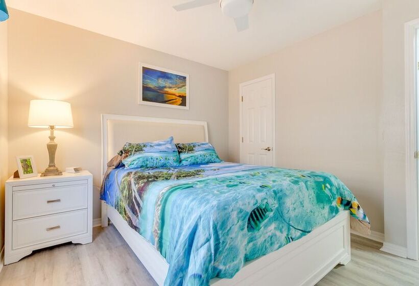 Fenced & Private Backyard: Navarre Retreat