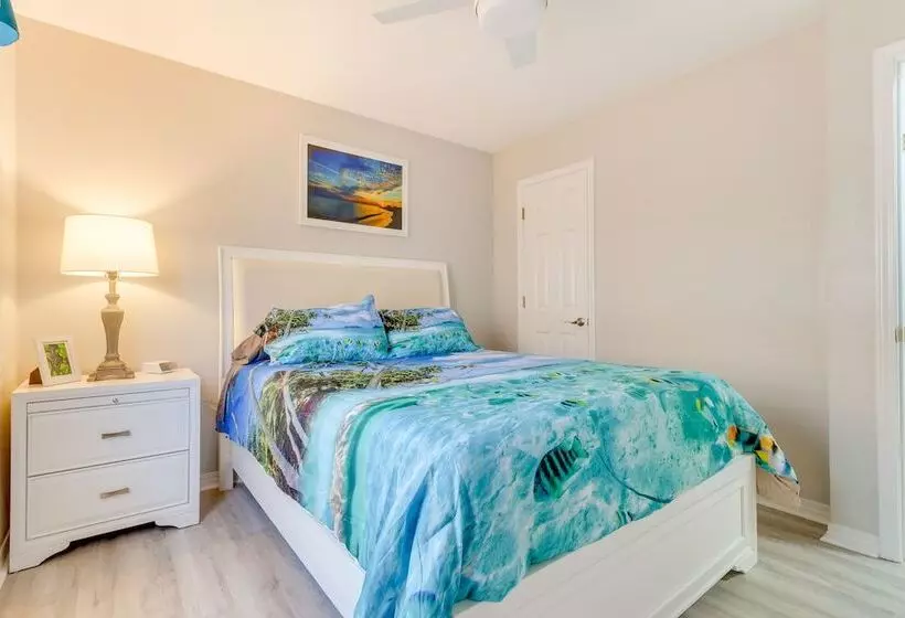 Fenced & Private Backyard: Navarre Retreat