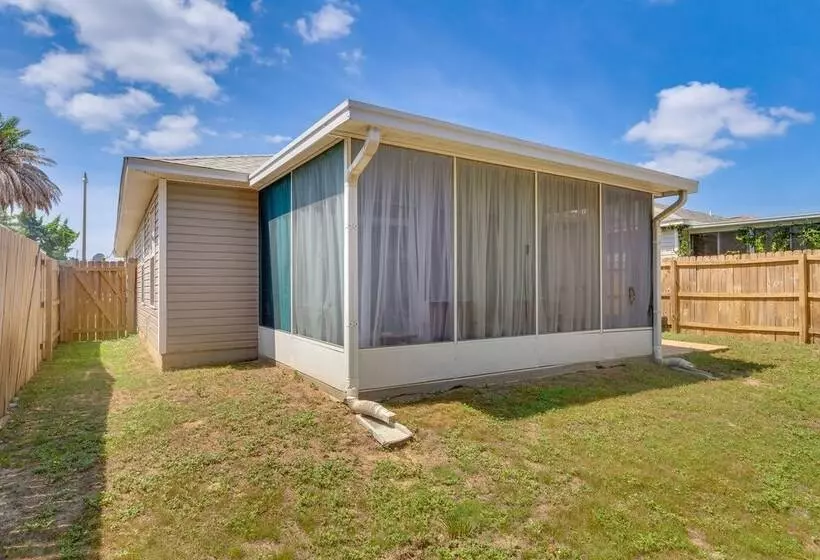 Fenced & Private Backyard: Navarre Retreat