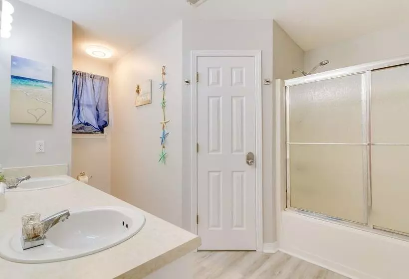 Fenced & Private Backyard: Navarre Retreat