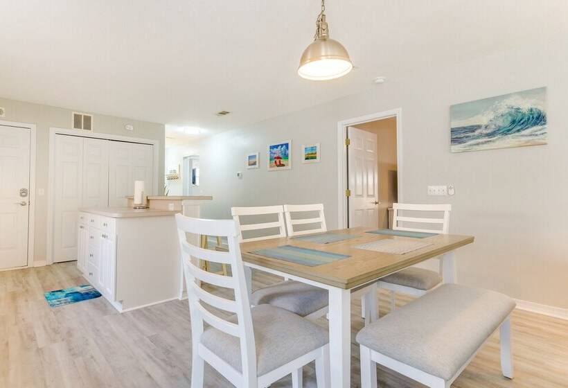 Fenced & Private Backyard: Navarre Retreat