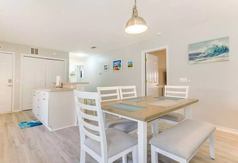 Fenced & Private Backyard: Navarre Retreat