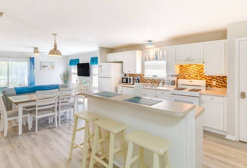 Fenced & Private Backyard: Navarre Retreat