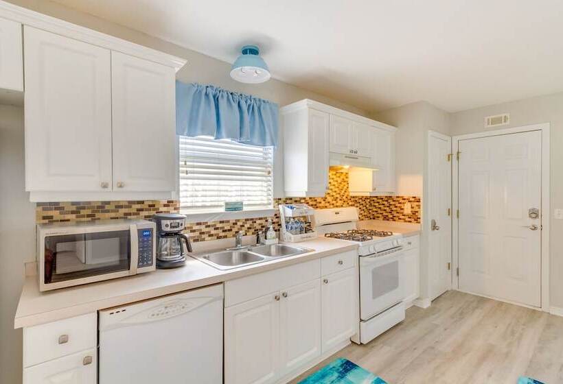 Fenced & Private Backyard: Navarre Retreat