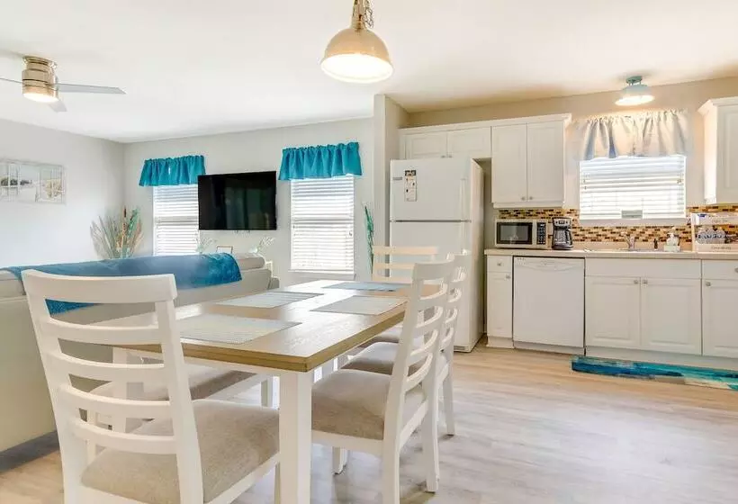 Fenced & Private Backyard: Navarre Retreat