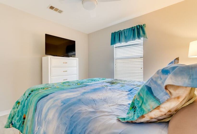 Fenced & Private Backyard: Navarre Retreat