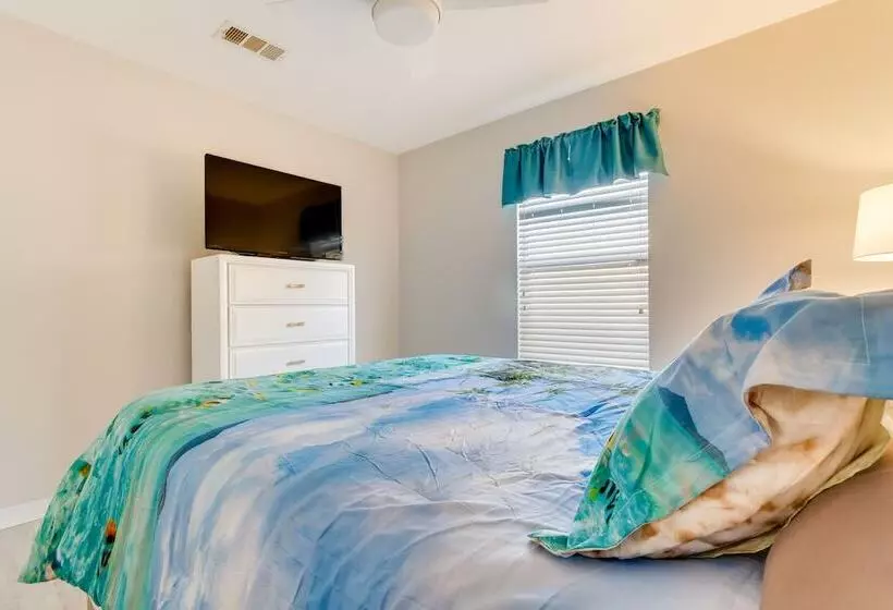 Fenced & Private Backyard: Navarre Retreat