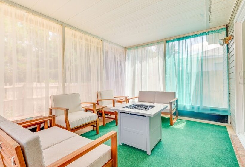 Fenced & Private Backyard: Navarre Retreat