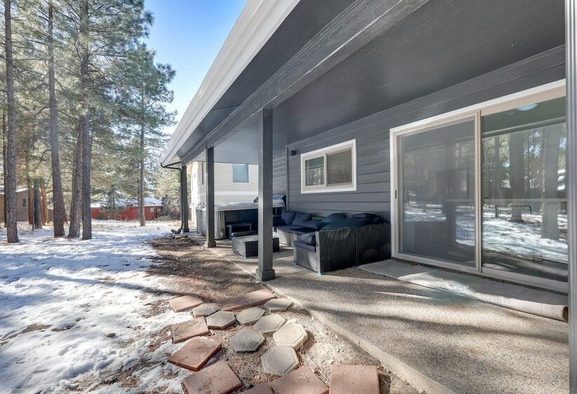 Chic Flagstaff Retreat W/ Fireplace & Patio!