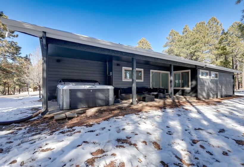 Chic Flagstaff Retreat W/ Fireplace & Patio!