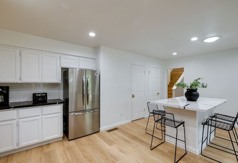 Chic Flagstaff Retreat W/ Fireplace & Patio!