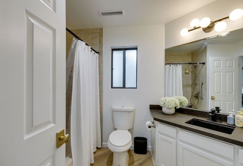 Chic Flagstaff Retreat W/ Fireplace & Patio!