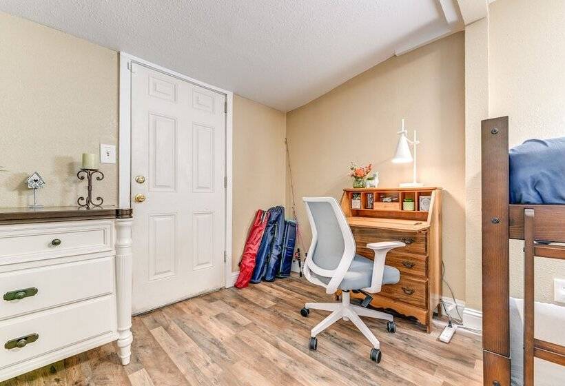 On Site Creek & Fishing: Cozy Coos Bay Retreat!