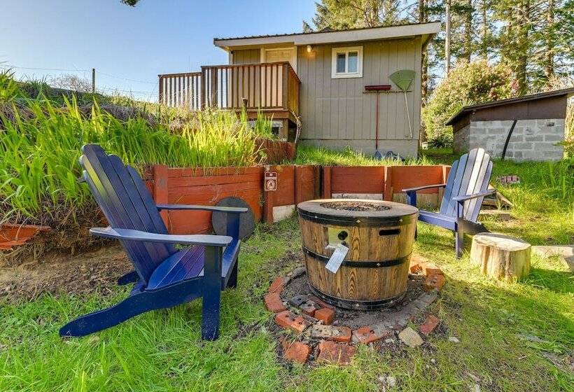 On Site Creek & Fishing: Cozy Coos Bay Retreat!