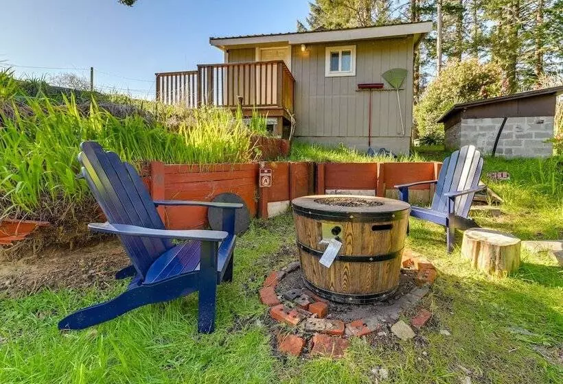 On Site Creek & Fishing: Cozy Coos Bay Retreat!