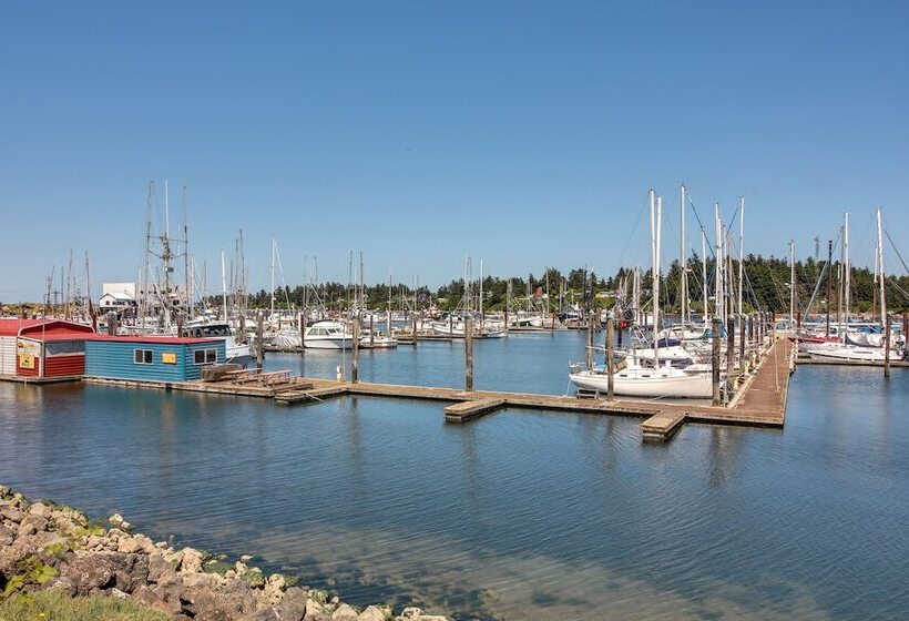 On Site Creek & Fishing: Cozy Coos Bay Retreat!