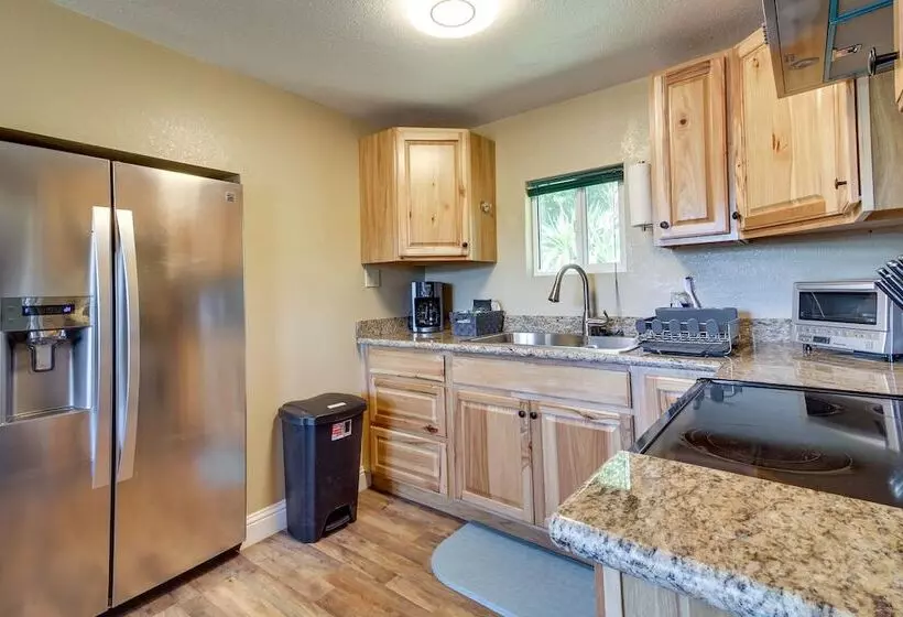 On Site Creek & Fishing: Cozy Coos Bay Retreat!