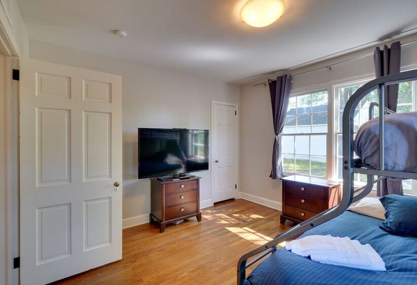 Cozy Durham Home Near Universities!