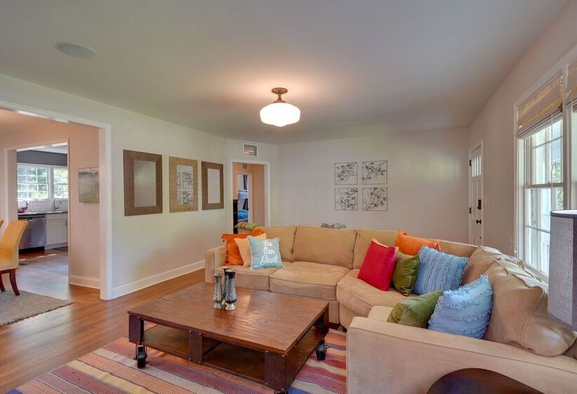 Cozy Durham Home Near Universities!