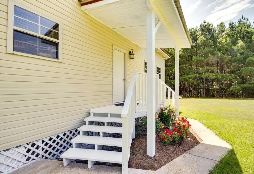 Cozy Summit Cabin W/ Hiking Trails & Fishing Pond!