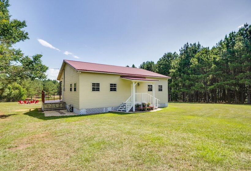 Cozy Summit Cabin W/ Hiking Trails & Fishing Pond!