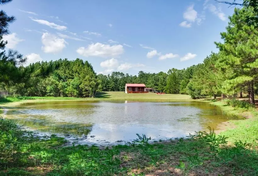 Cozy Summit Cabin W/ Hiking Trails & Fishing Pond!
