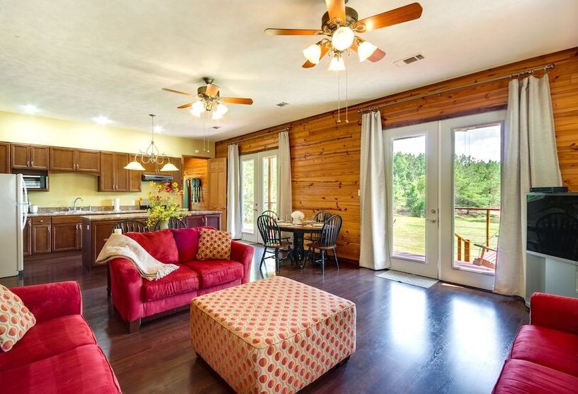 Cozy Summit Cabin W/ Hiking Trails & Fishing Pond!