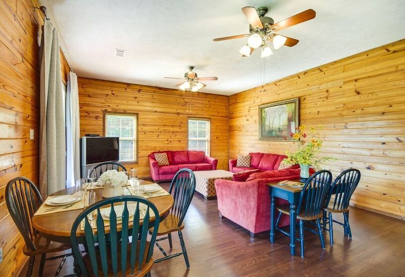 Cozy Summit Cabin W/ Hiking Trails & Fishing Pond!