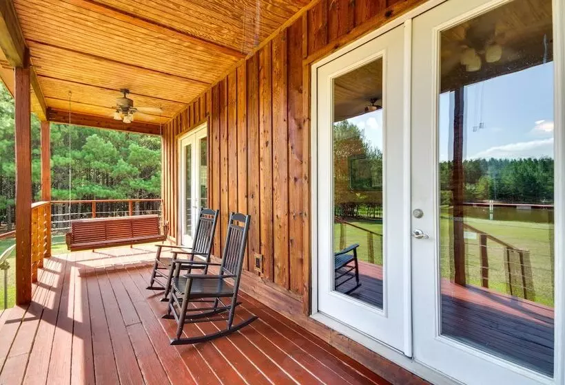 Cozy Summit Cabin W/ Hiking Trails & Fishing Pond!