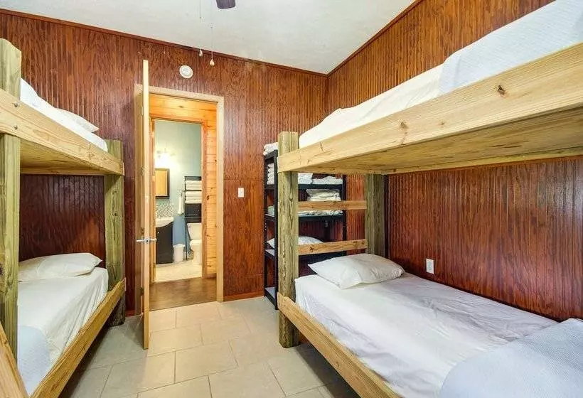 Cozy Summit Cabin W/ Hiking Trails & Fishing Pond!