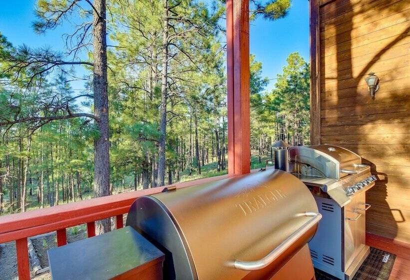 Dreamy Deck: Show Low Cabin On Over 2 Acres!