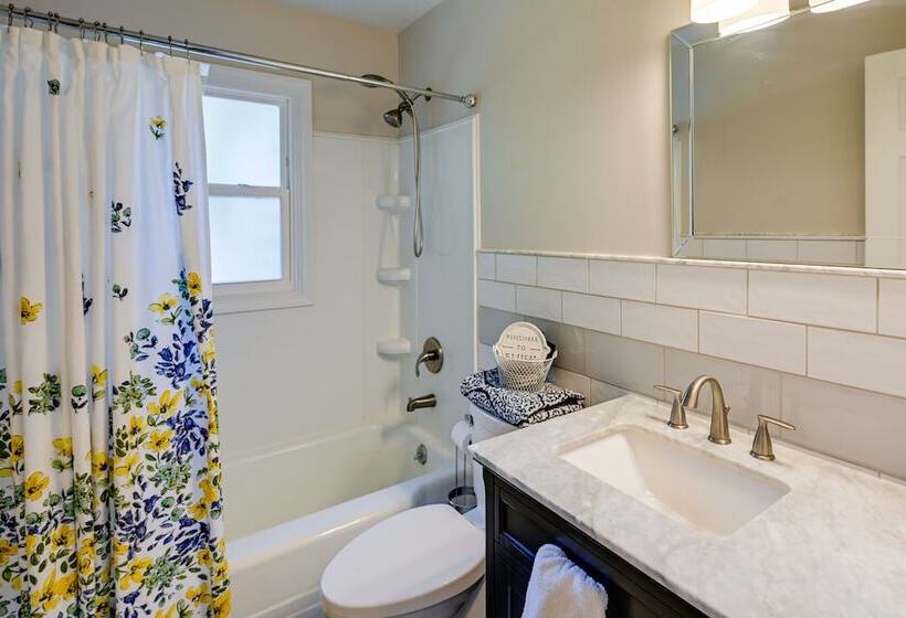 Greensboro Vacation Rental: 2 Mi To Downtown!