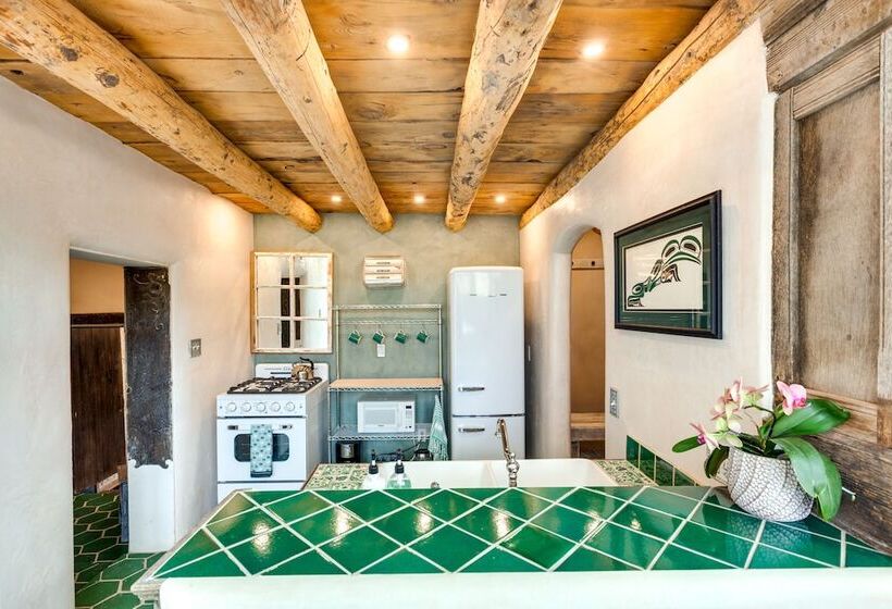 Historic Millicent Rogers Guest House W/ Hot Tub