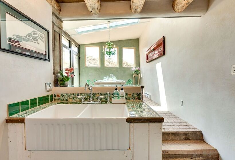 Historic Millicent Rogers Guest House W/ Hot Tub