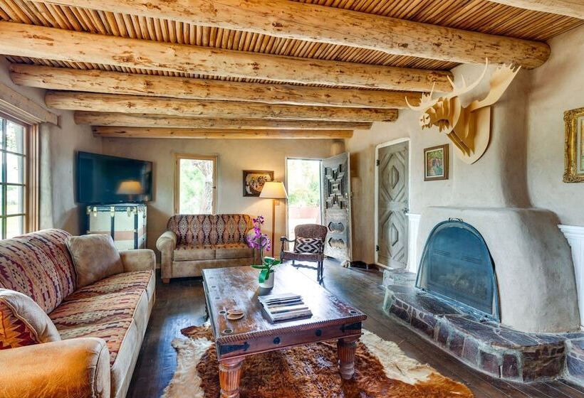 Historic Millicent Rogers Guest House W/ Hot Tub