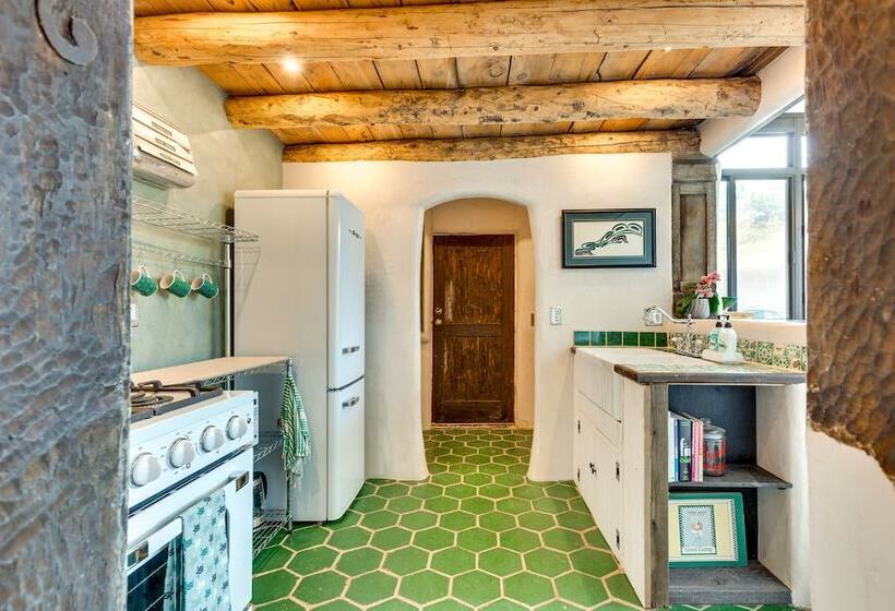 Historic Millicent Rogers Guest House W/ Hot Tub