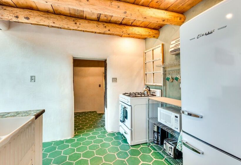 Historic Millicent Rogers Guest House W/ Hot Tub