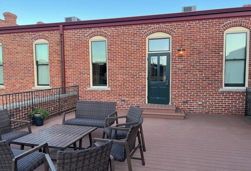 簡易ホテル The Kleemann House