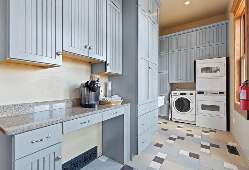 簡易ホテル The Kleemann House