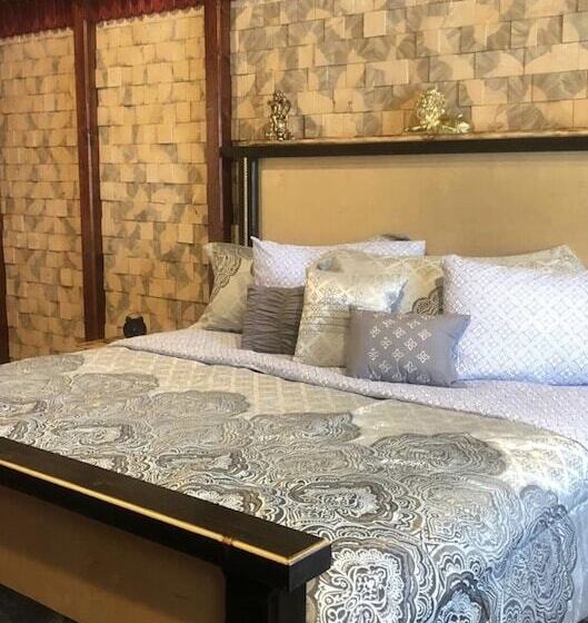 Отель Alexander