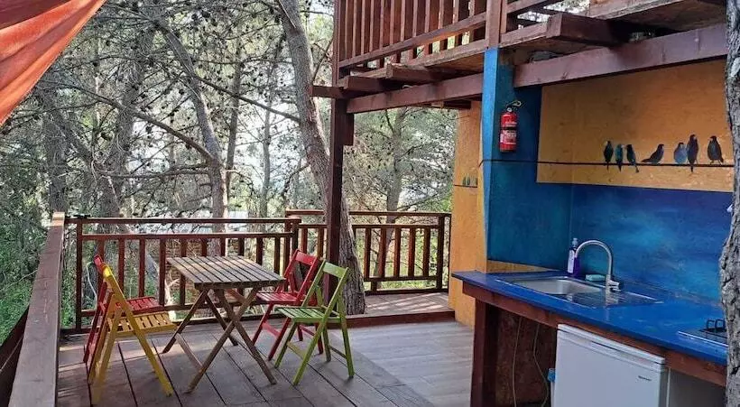 ホテル Treehouses Ljubač Glamping Robinson