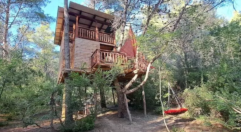 ホテル Treehouses Ljubač Glamping Robinson