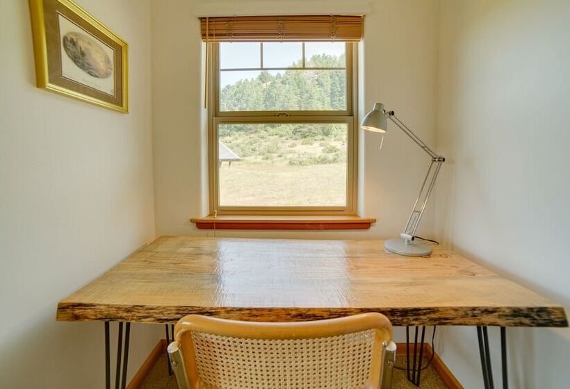 Inviting Manchester Home W/ Hot Tub Near Beach!