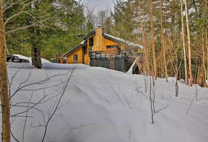 Jamaica Vacation Home W/ Deck: 8 Mi To Skiing!