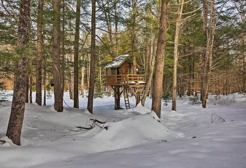 Jamaica Vacation Home W/ Deck: 8 Mi To Skiing!