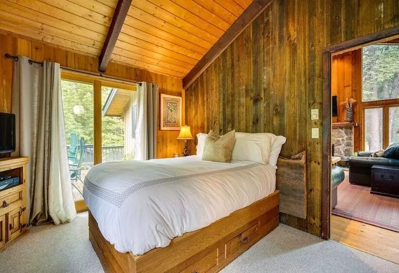 Jamaica Vacation Home W/ Deck: 8 Mi To Skiing!